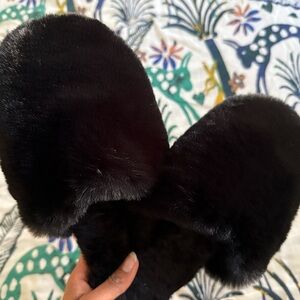 Luxurious Black Faux Fur Women's Slippers